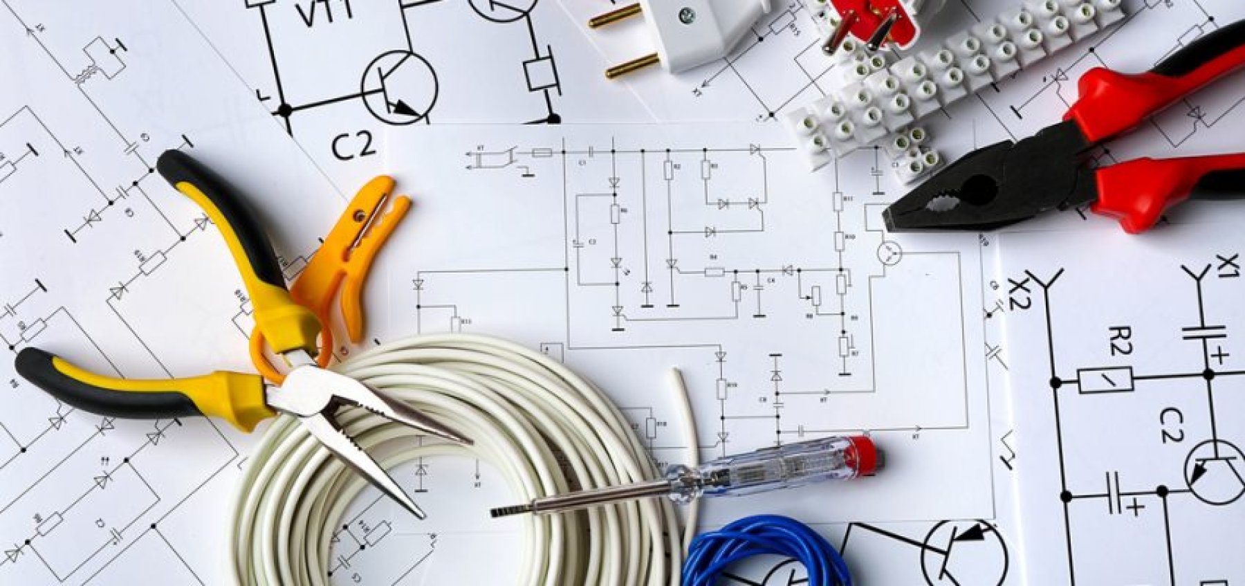 Progetto impianto elettrico a tavolino